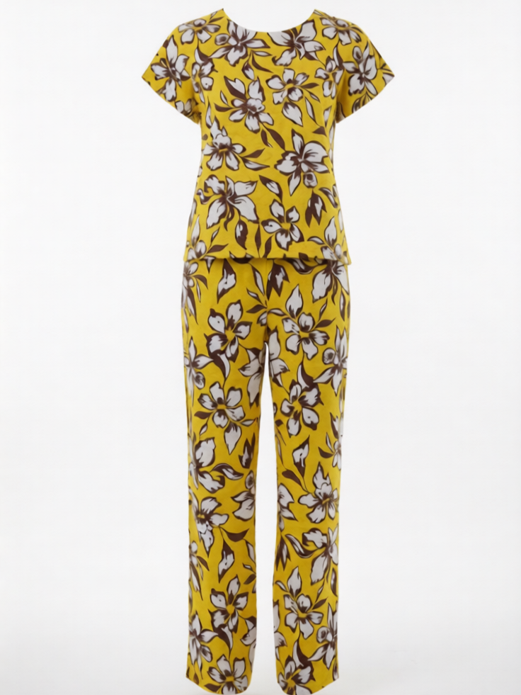 Conjunto mujer lino amarillo estampado floral de B&J, vista frontal.